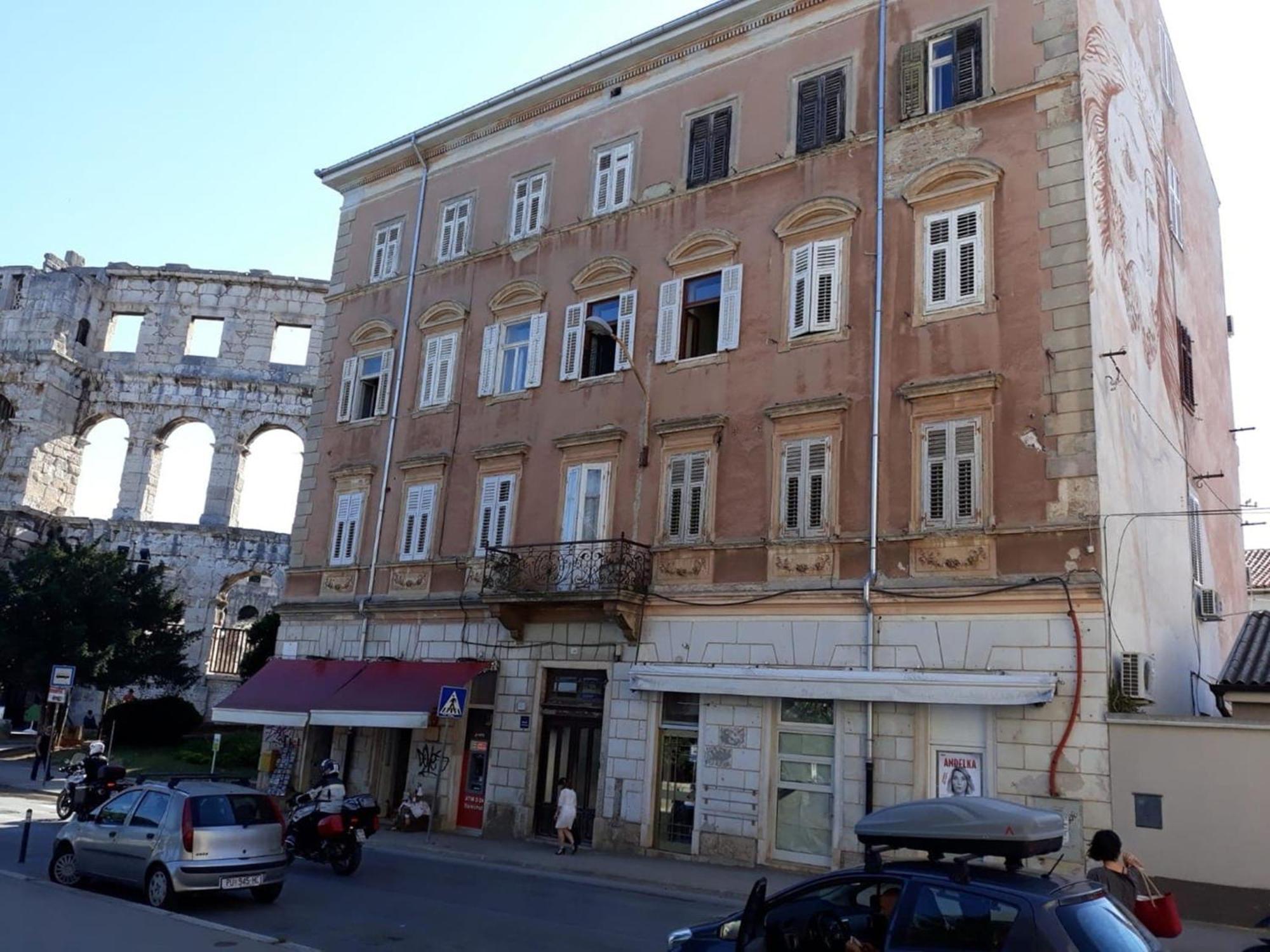 Amphiteater Art Apartman Pula Exterior photo